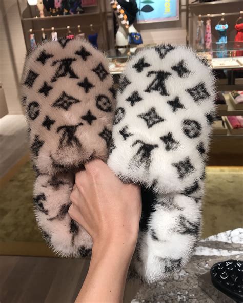 lv fur slippers pink